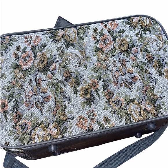 JORDACHE vintage tapestry/needlepoint floral suitcase with strap & handle - Picture 3 of 5